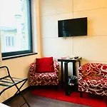 Parliament Penthouse Apartament *