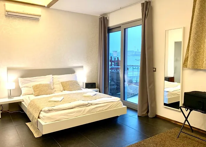 Parliament Penthouse Lejlighed *